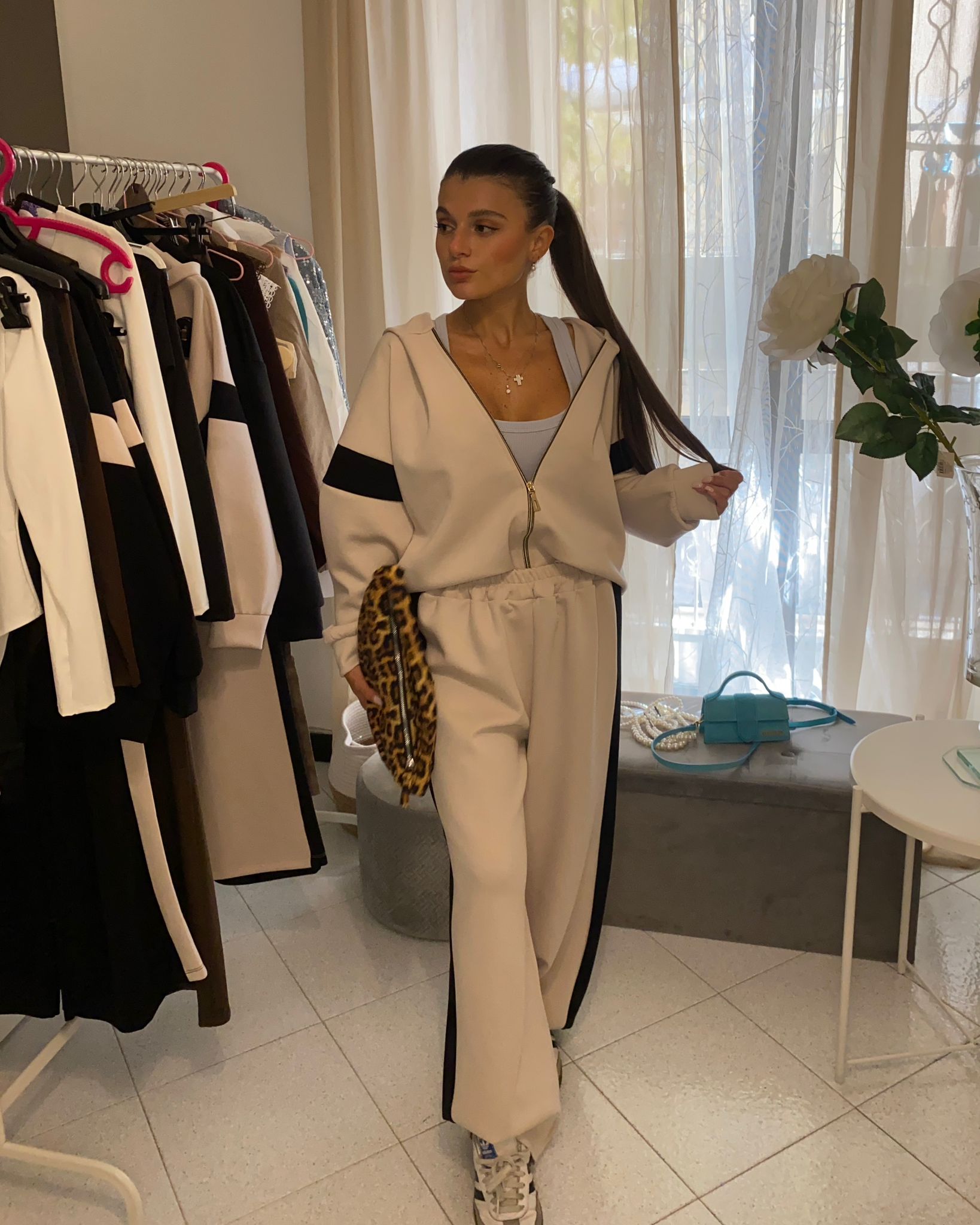 Tuta a strisce crema