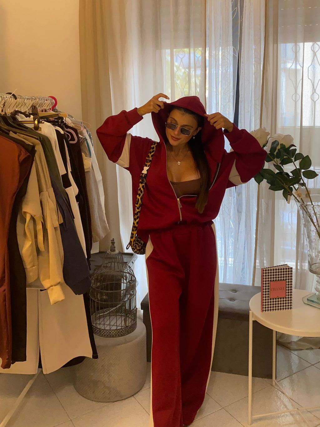 Tuta a strisce bordeaux